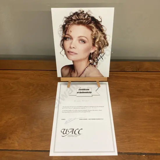 Michelle Pfeiffer Signed Photo 25 x 20cm With Authentication